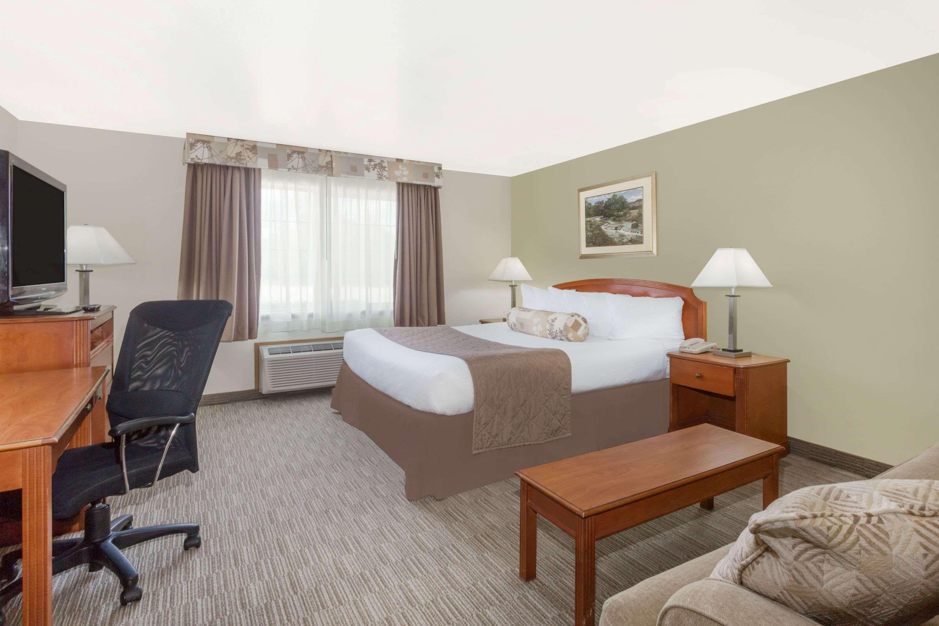 Ramada By Wyndham Ely Hotel Luaran gambar