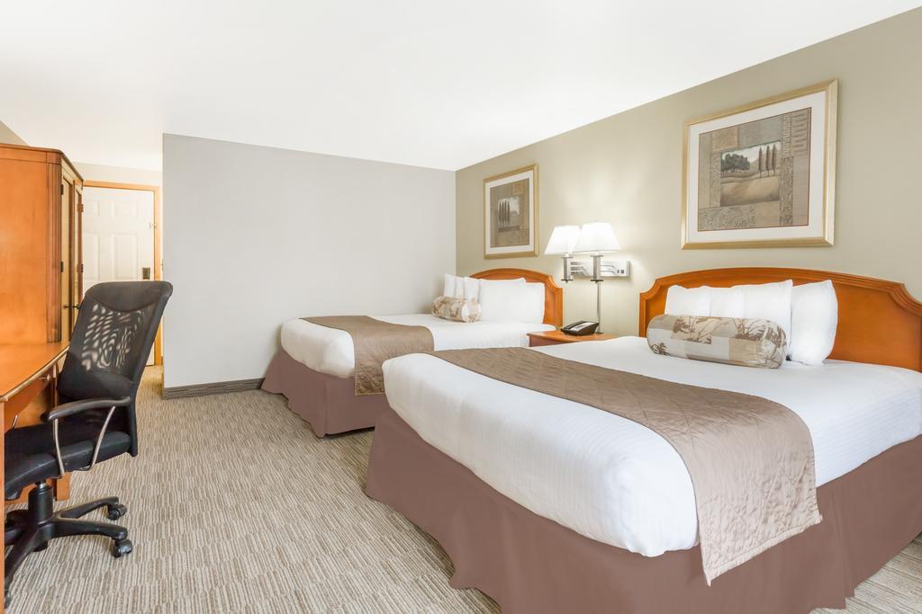 Ramada By Wyndham Ely Hotel Luaran gambar